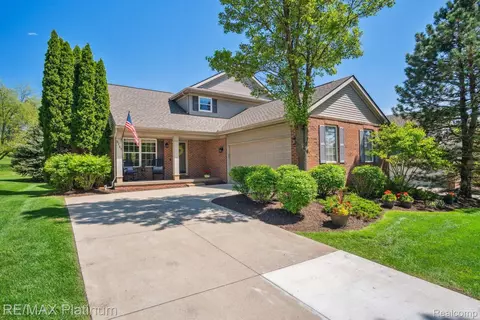 9747 Tioga Trl, Pinckney, MI 48169