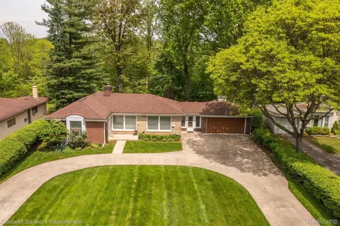 27860 Terrence St, Livonia, MI 48154