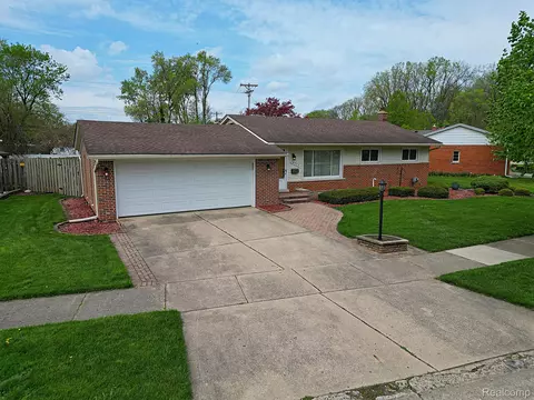 19777 Donna St, Livonia, MI 48152