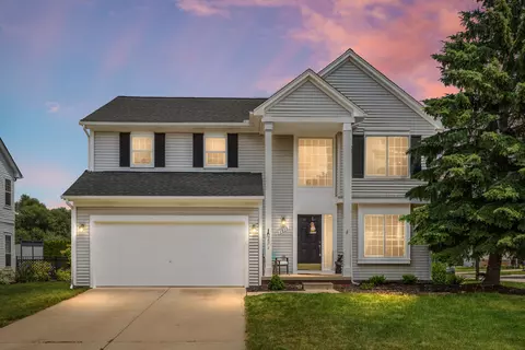 1018 Shetland Dr, South Lyon, MI 48178