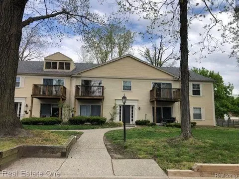 904 Chestnut Hill R Dr #D, Auburn Hills, MI 48326