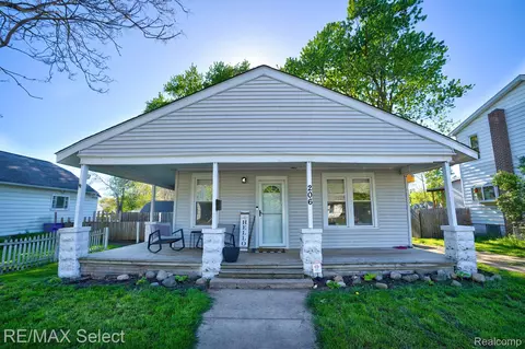 206 S Shiawassee St, Corunna, MI 48817