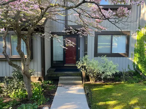 509 Carberry Hl, Brighton, MI 48116