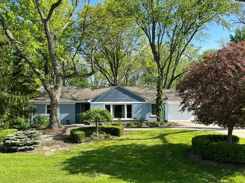 2905 W Hickory Grove Rd, Bloomfield Township, MI 48302