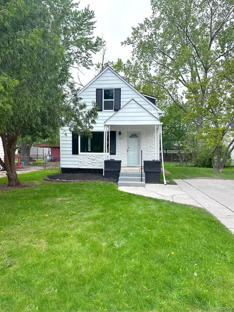 25271 Ford St, Roseville, MI 48066