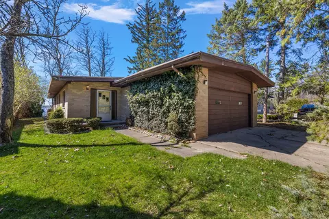 3549 Wards Point Dr, Orchard Lake Village, MI 48324