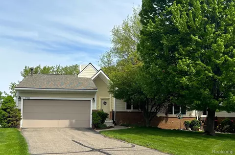 34060 Hillside, Farmington Hills, MI 48335