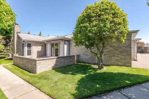 48361 Seawind Crt Ct, Shelby Township, MI 48315