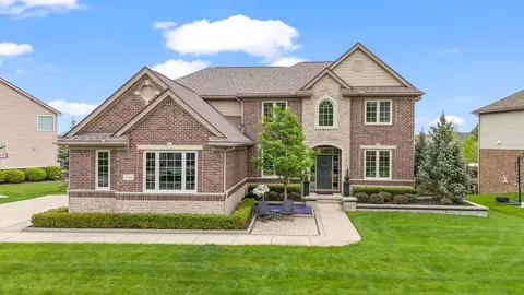 5785 Strawberry Cir, Commerce, MI 48382