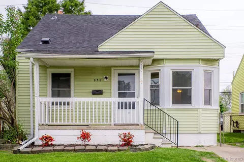 830 Saint Johns St, Wyandotte, MI 48192