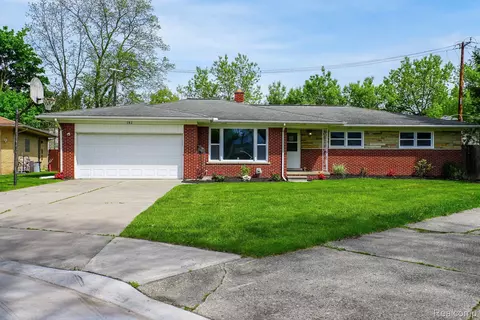 182 Lois Ln, Mount Clemens, MI 48043