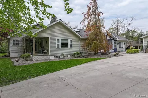 11319 Foley Rd, Fenton, MI 48430