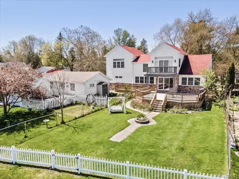 7158 Lakeview Dr, Lexington, MI 48450