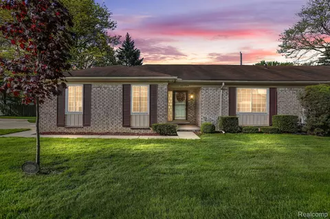 22704 Shoreview, Saint Clair Shores, MI 48082