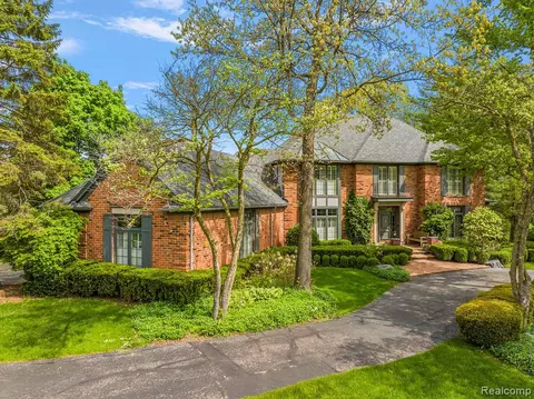 2903 Chestnut Run Dr, Bloomfield Hills, MI 48302