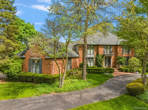 2903 Chestnut Run Dr, Bloomfield Township, MI 48302