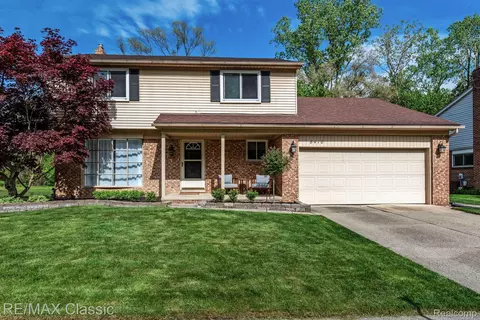 8410 Sandpiper St, Canton, MI 48187