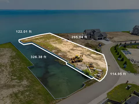 36260 Surf Side Dr, New Baltimore, MI 48047