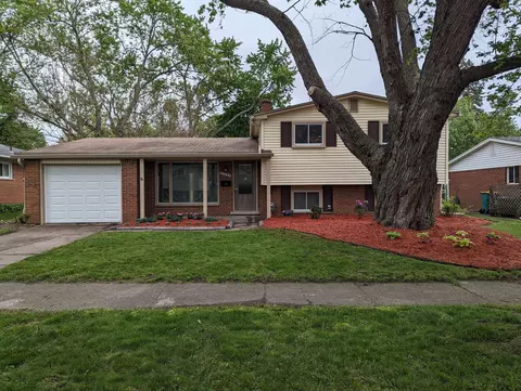21044 Birchwood St, Farmington, MI 48336