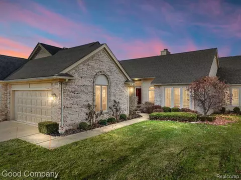 4409 Reflections Dr, Sterling Heights, MI 48314
