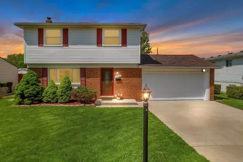 38287 Tottenham Rd, Sterling Heights, MI 48312