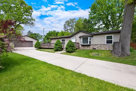 2692 Greg Ave, Brighton, MI 48114