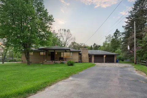 14094 Placid Dr, Holly, MI 48442