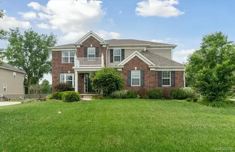 6114 Amber Ln, Grand Blanc, MI 48439