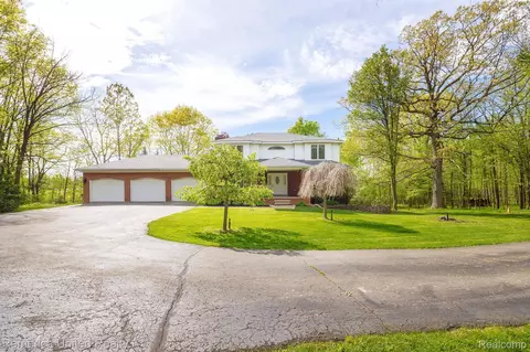 3540 Thorn Tree Crt Ct, Ann Arbor, MI 48105