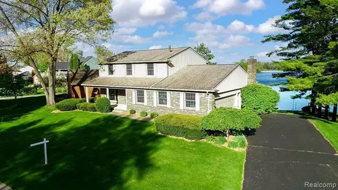2656 Browning Dr, Lake Orion, MI 48360