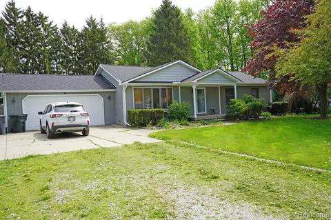 38354 Hazel St, Harrison Township, MI 48045