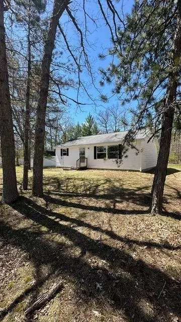 3670 Kneeland St, Albert, MI 49756