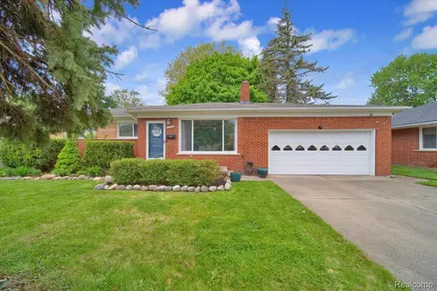27335 Sylvan Ave, Warren, MI 48093