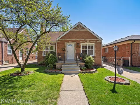 23094 Firwood Ave, Eastpointe, MI 48021