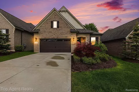 4111 Ashton Dr, Auburn Hills, MI 48326