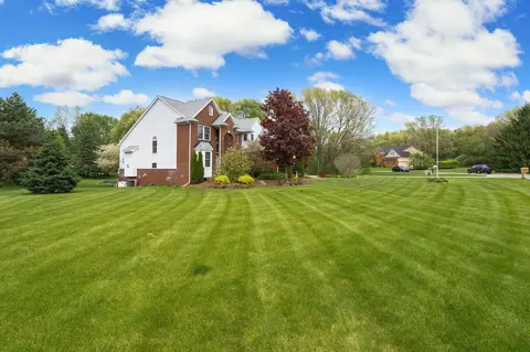 9295 Anacapa Bay Dr, Pinckney, MI 48169