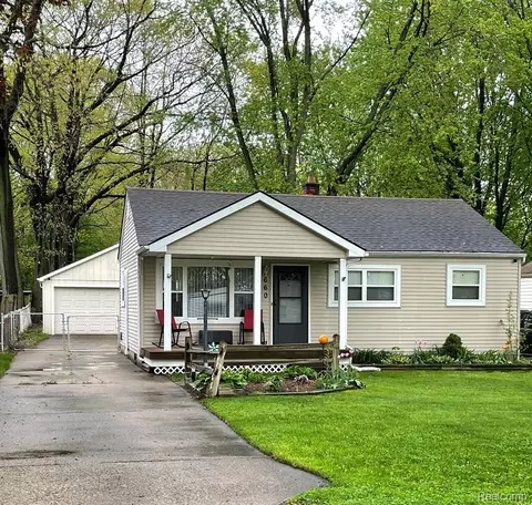 660 Robinwood Dr, Troy, MI 48083