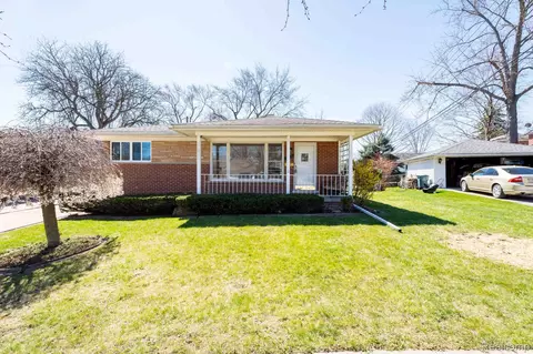 829 W Baker Ave, Clawson, MI 48017