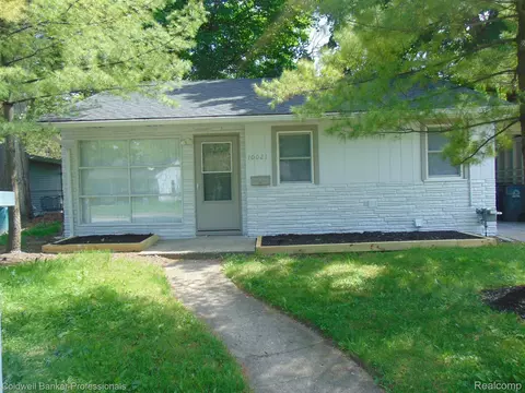 10021 Corning St, Oak Park, MI 48237