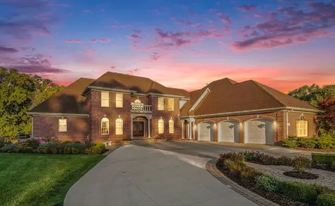 8294 Warwick Grvs, Grand Blanc, MI 48439