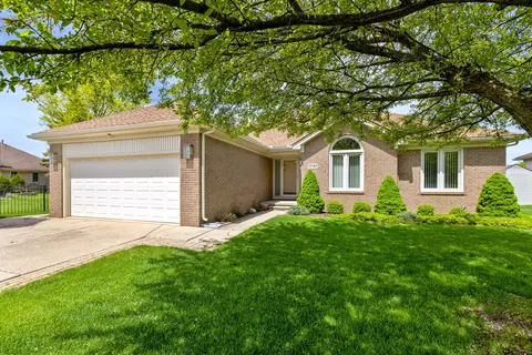 17727 Clover Hill Dr, Macomb, MI 48044