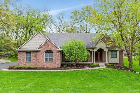 8473 Climbing Way, Pinckney, MI 48169