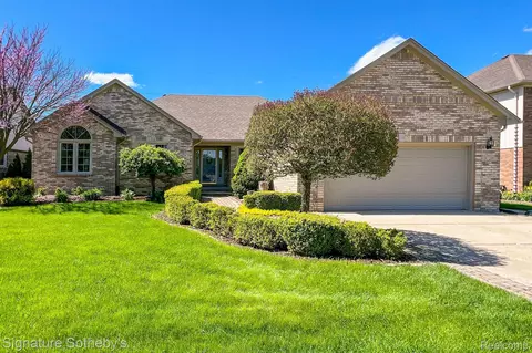 21157 Young Dr, Macomb, MI 48044