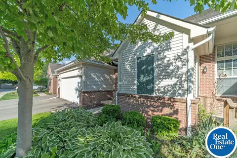 113 Pondview Crt Ct #6, Brighton, MI 48116