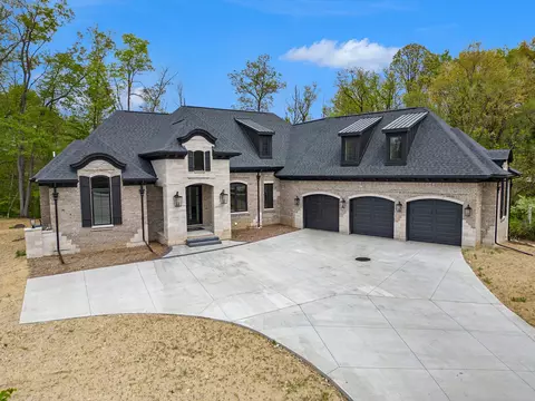 12975 N Pointe Dr, Shelby Township, MI 48315