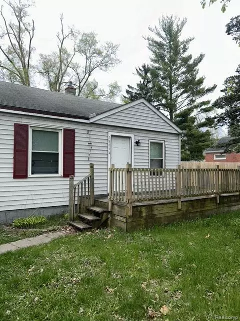 19814 Seminole, Redford, MI 48240