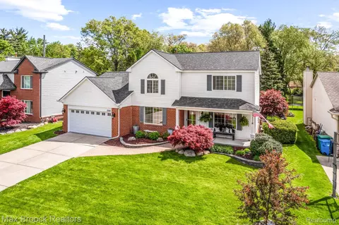 3246 Gateway Ledge, Commerce, MI 48390