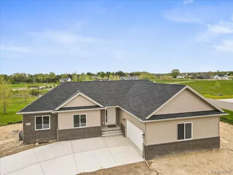 10033 Santa Lucia Crt Ct, Grand Blanc, MI 48439
