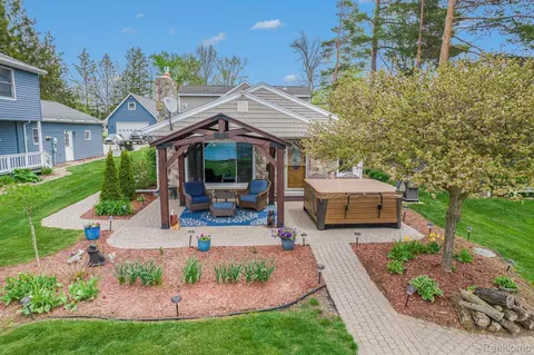 6025 Mabley Hill Rd, Tyrone, MI 48430