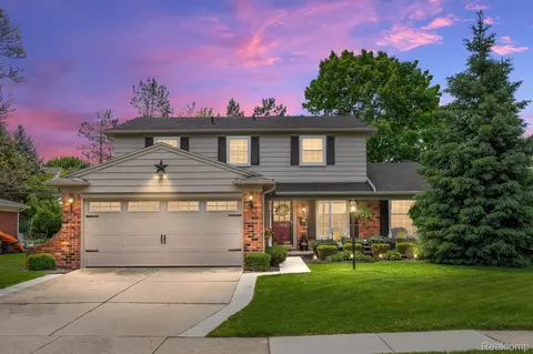 40547 Greenbriar Ln, Plymouth, MI 48170